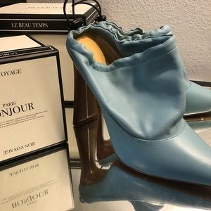 Worn 1 time for photoshoot size 10 perfect for a 9